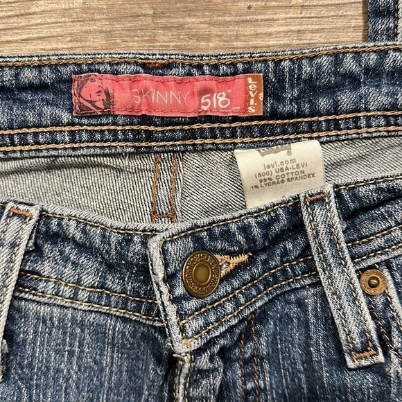 Levi’s 518 distressed skinny jeans, size 11M - Picture 3 of 9